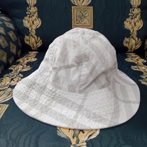 Burberry Bucket Hat With Logo - Picture 7 of 7